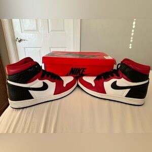 Jordan 1 Retro High Satin Snake Chicago Sneakers